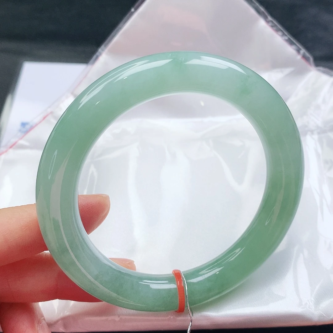 翡翠手镯未镶嵌天然翡翠手镯