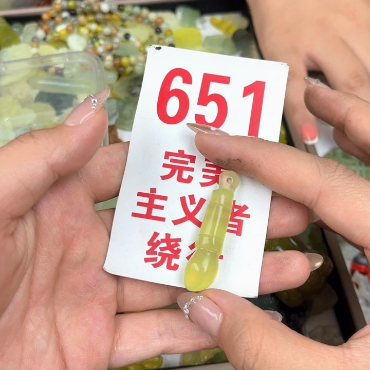 蛇纹石玉未镶嵌颈饰