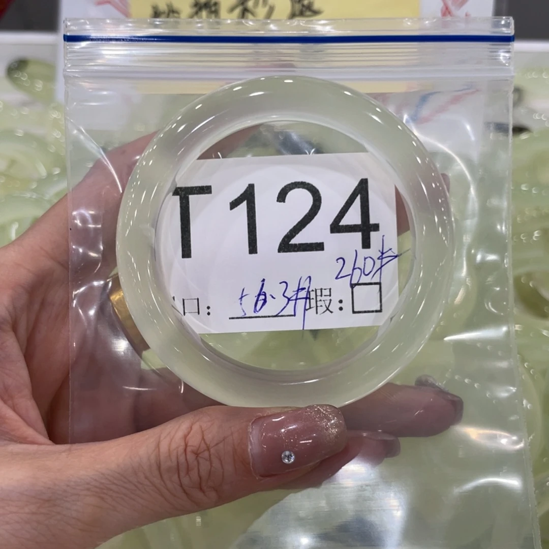 蛇纹石玉未镶嵌手镯无***人