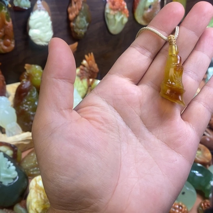 蛇纹石玉未镶嵌颈饰