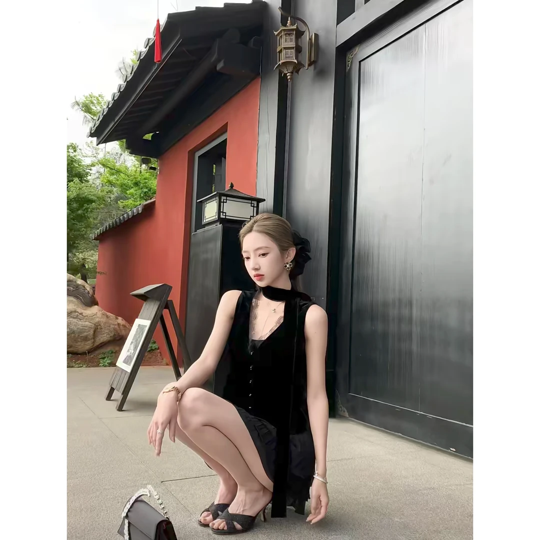 财阀千金女装轻熟风御姐V领无袖马甲背心上衣女高腰显瘦短裙子