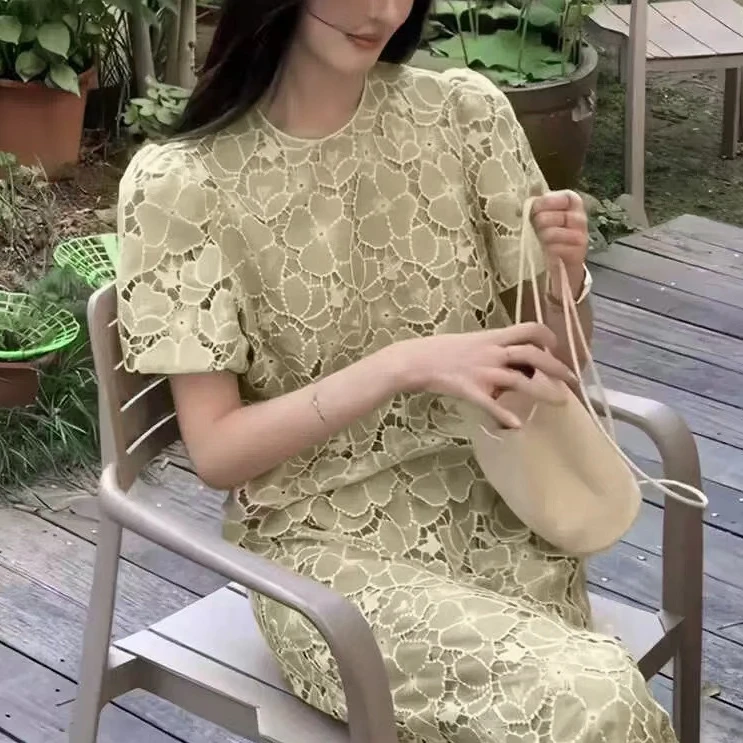 【直播】62715法式复古优雅气质减龄水溶花短袖上衣+半身裙套装