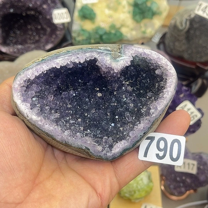 未镶嵌水晶大型摆件（非配饰）