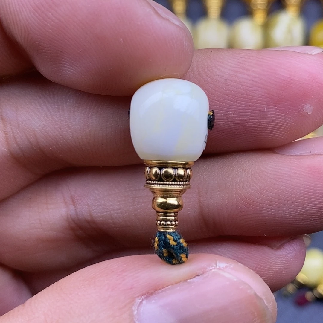 18K金镶嵌琥珀裸石豆*11mm