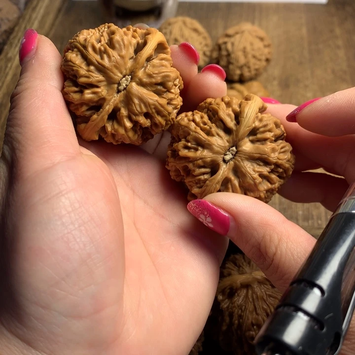 文玩核桃吊坠伱粗筋