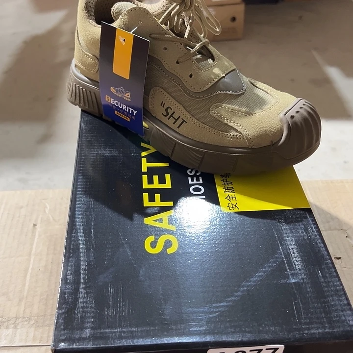 编码877号。40码微瑕防砸防刺劳保鞋
