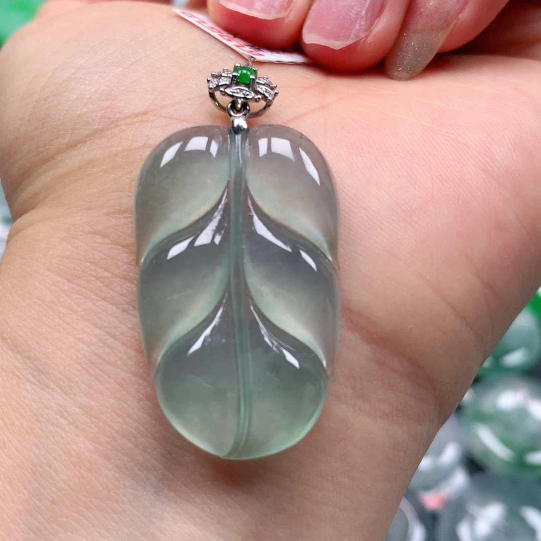 翡翠颈饰18K金镶嵌天然翡翠