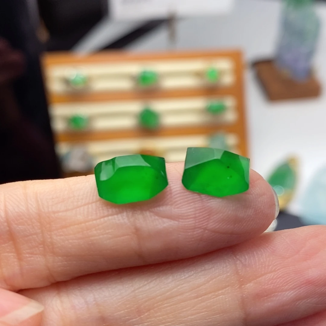 定制翡翠未镶嵌   起光阳绿裸石一对