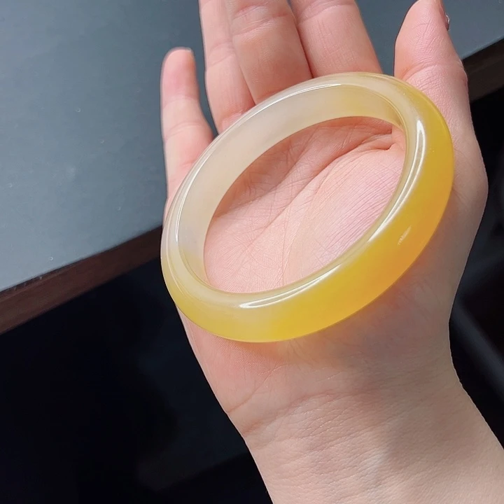 石英质玉手镯未镶嵌109-64