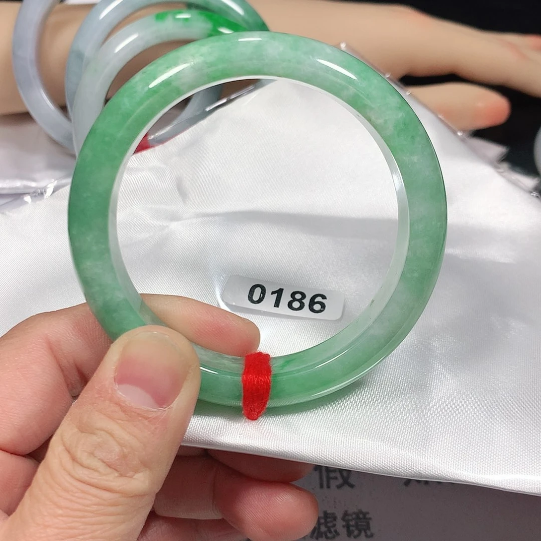 翡翠手镯未镶嵌天然缅甸翡翠手镯A货