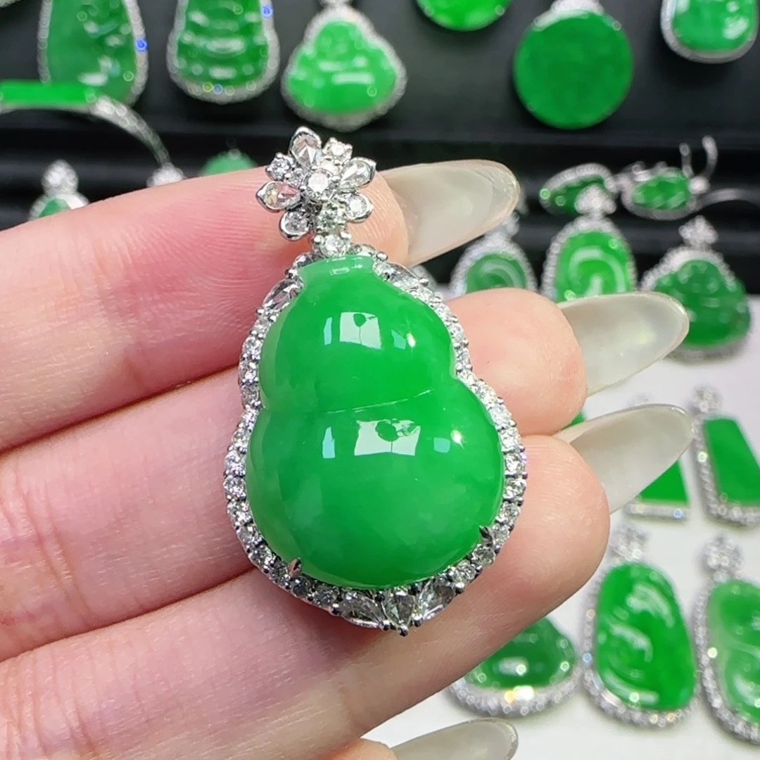 翡翠18K金镶嵌颈饰