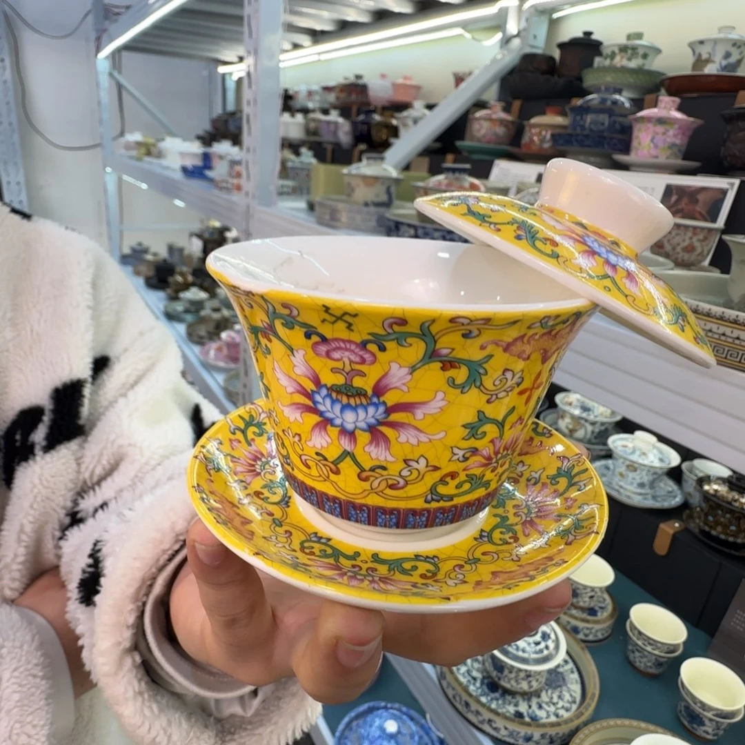 这些盖碗很漂亮我很喜欢！！