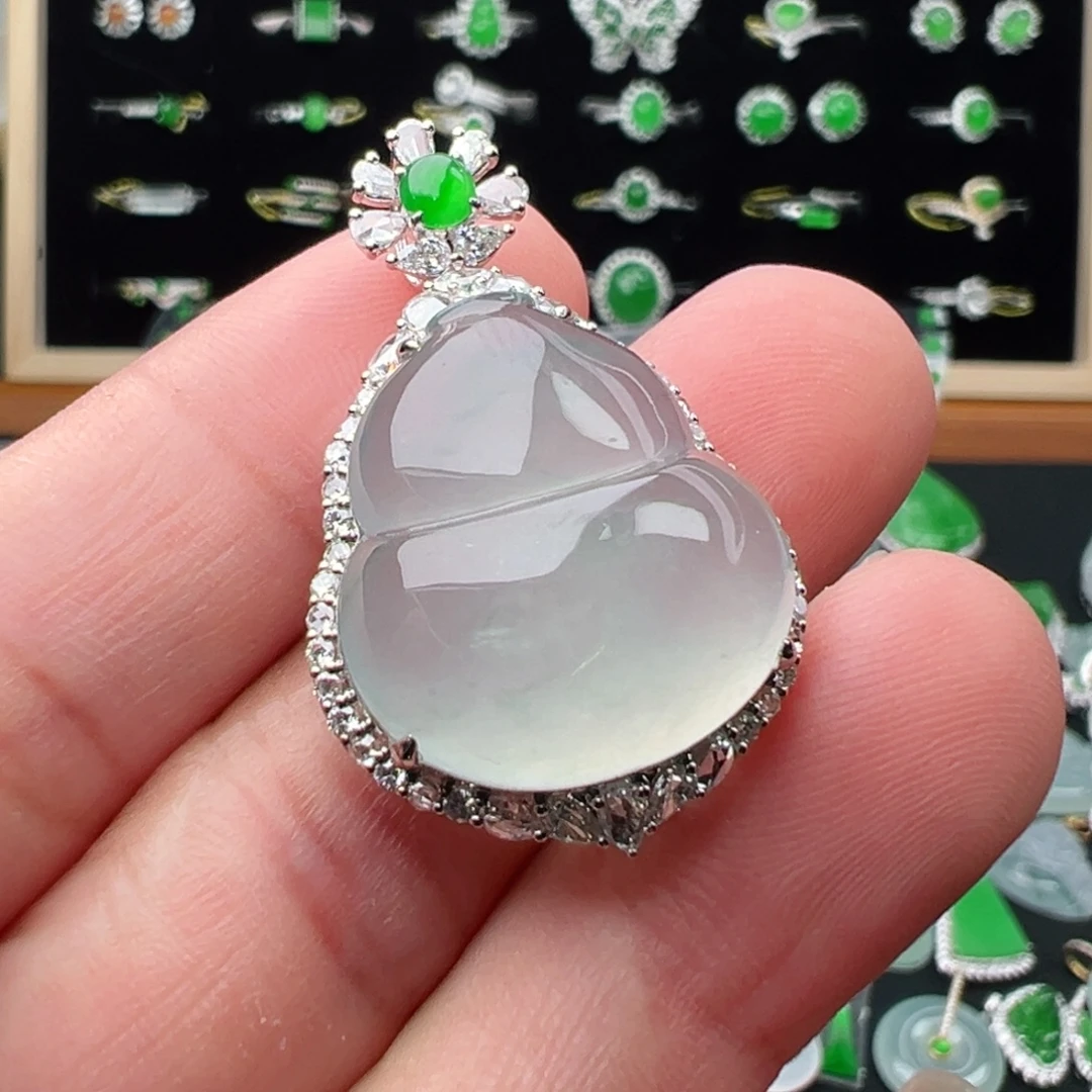 颈饰18K金镶嵌翡翠葫芦21.4