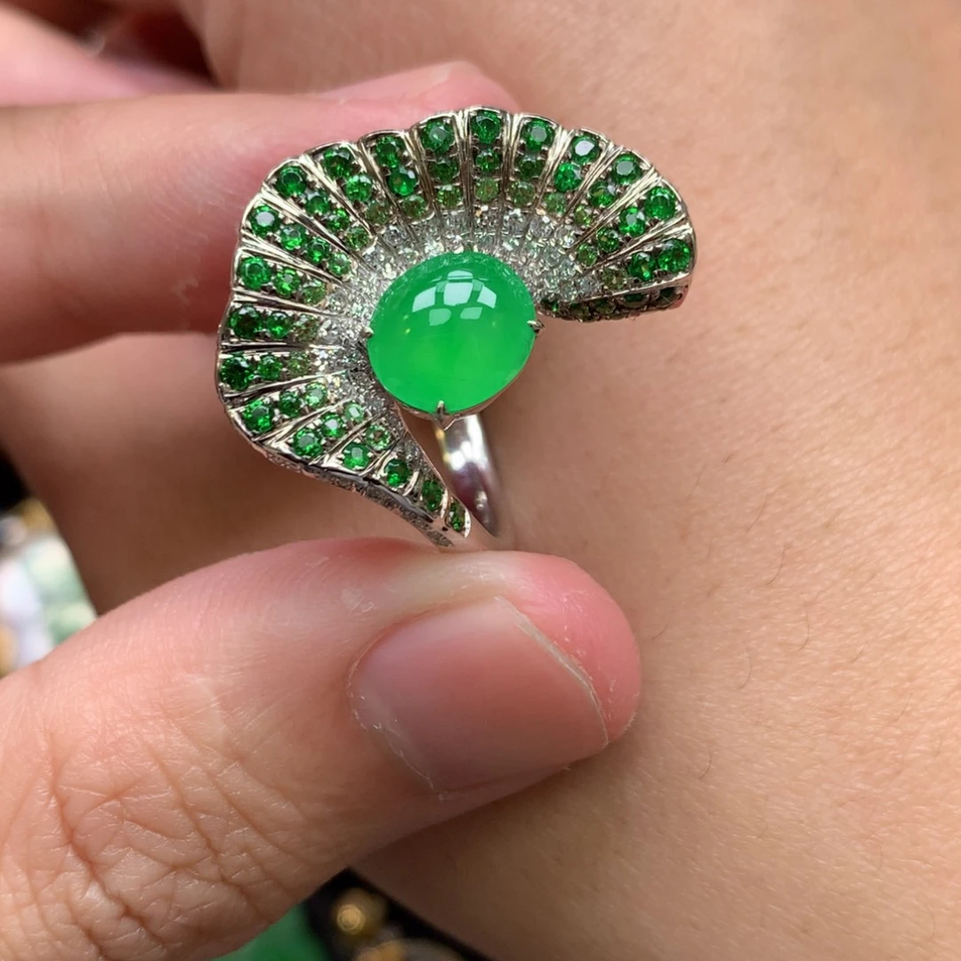 翡翠18K金镶嵌戒指