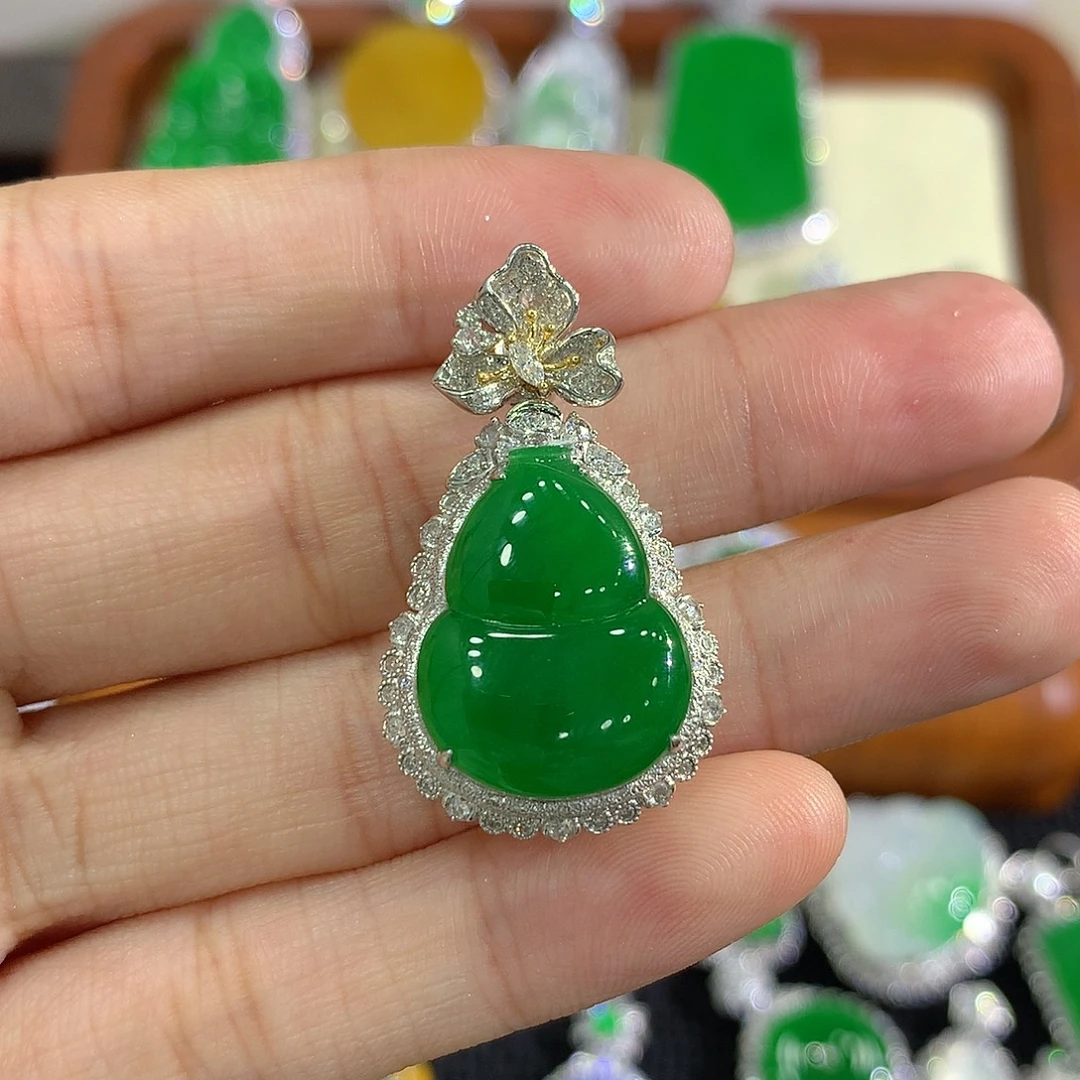 翡翠18K金镶嵌吊坠(不含链)葫芦