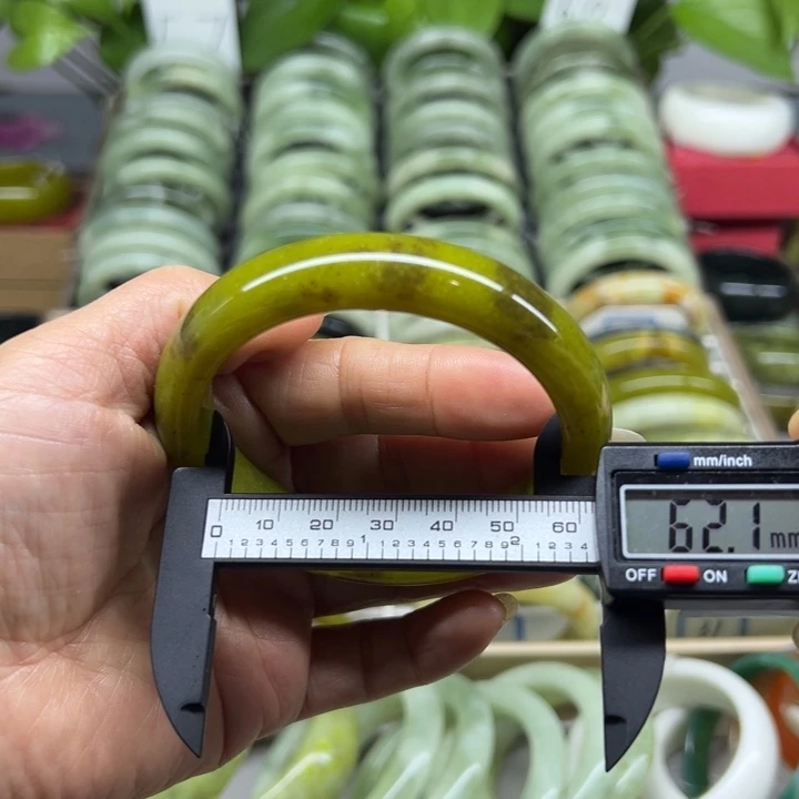 蛇纹石玉未镶嵌手镯27
