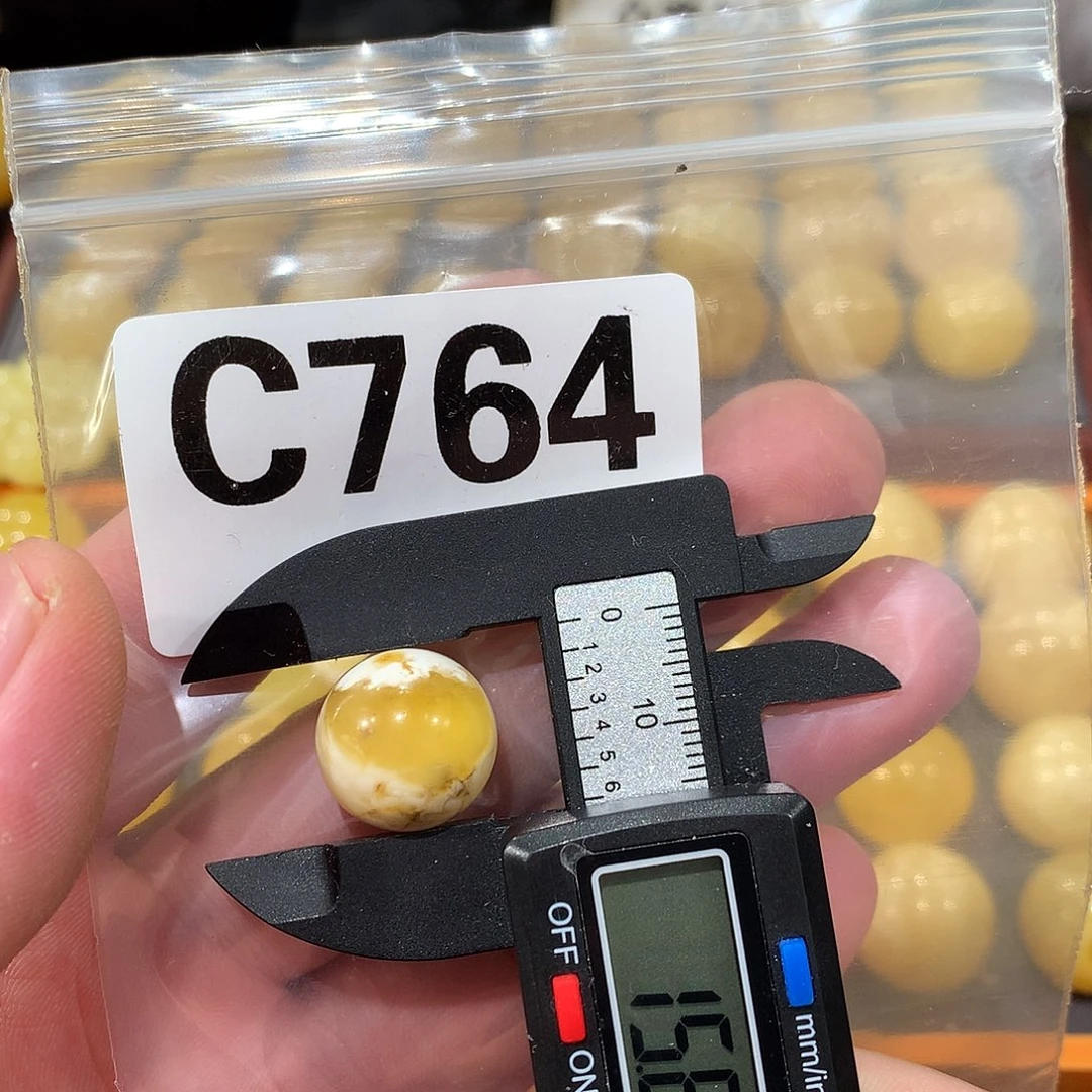 未镶嵌琥珀珠宝奇石