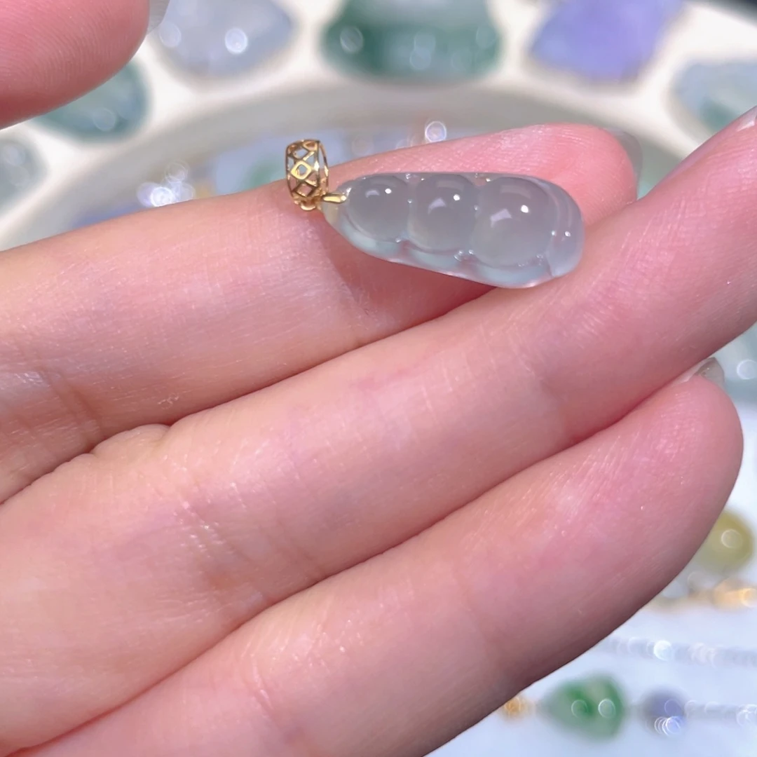 颈饰18K金镶嵌翡翠翡翠