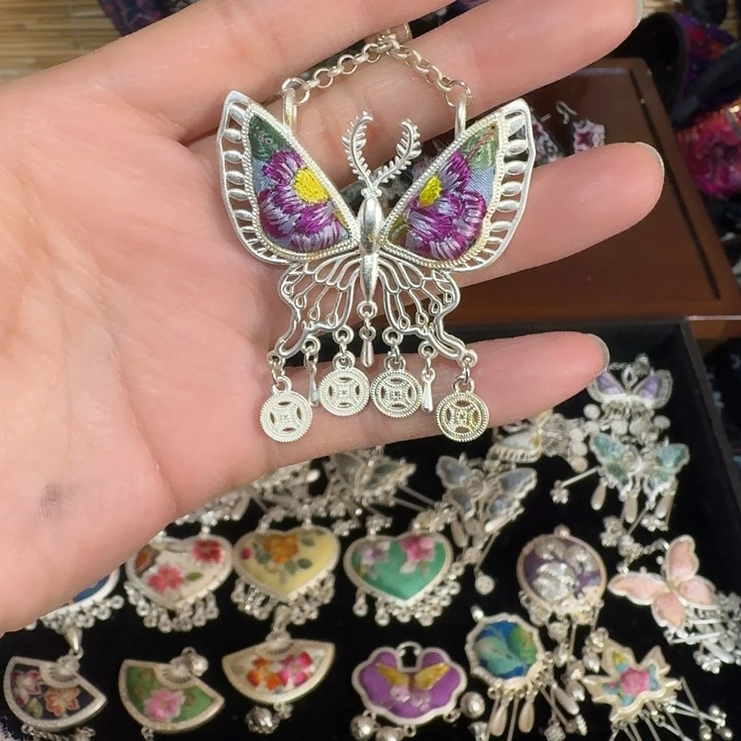 织绣民族风刺绣吊坠