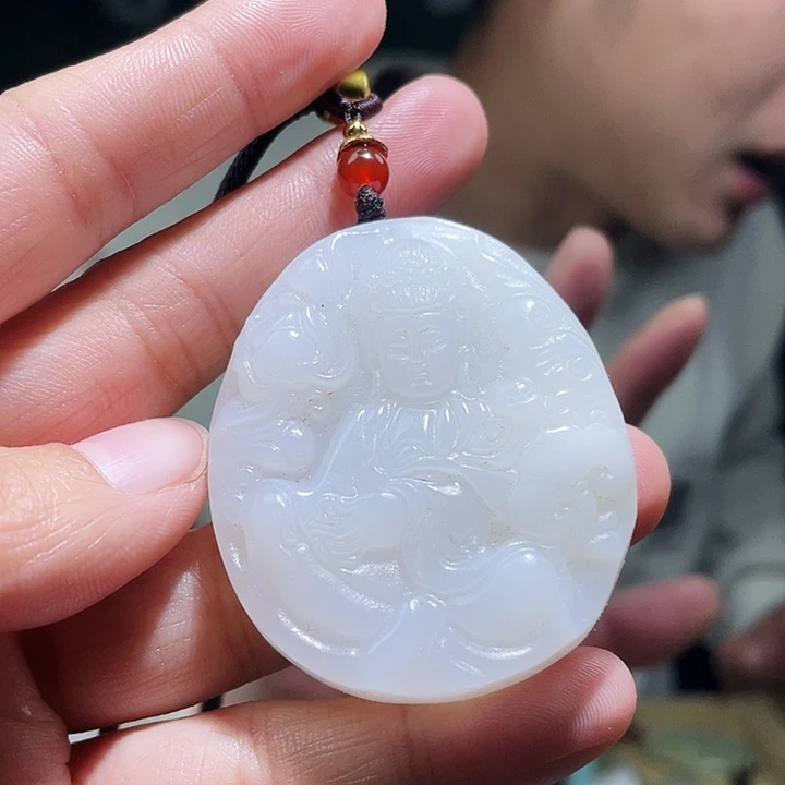 和田玉未镶嵌颈饰多样性