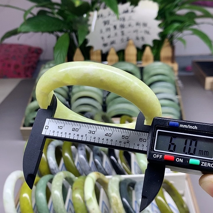 未镶嵌蛇纹石玉手镯34