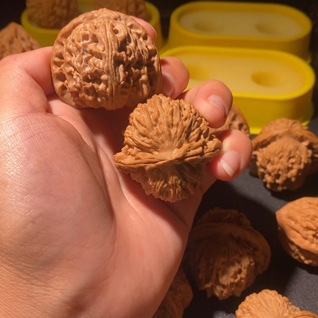 文玩核桃吊坠冬****冷白狮子