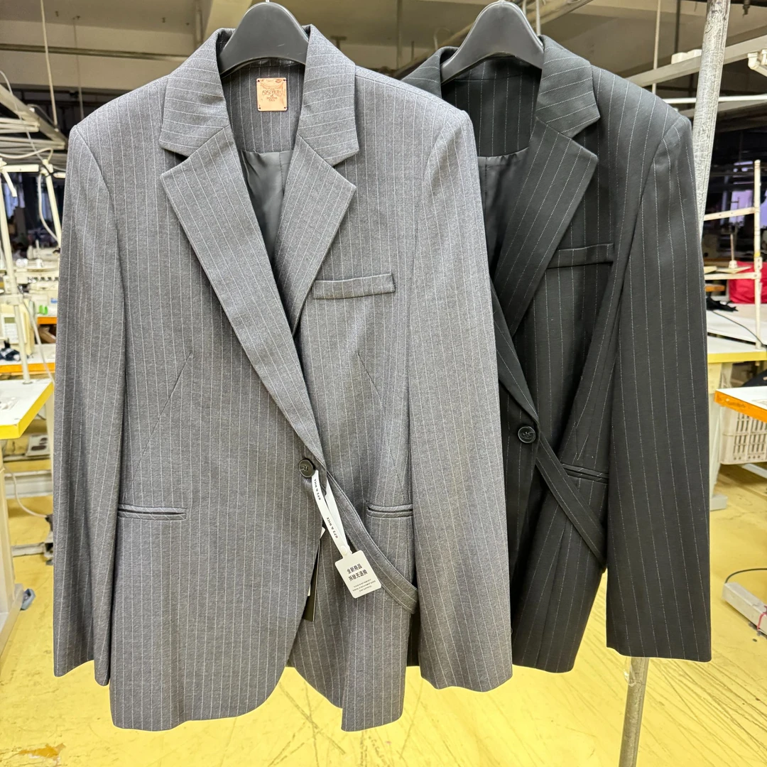 闪闪专属 COV*R精纺人丝竖条纹侧腰带西服韩版廓形002