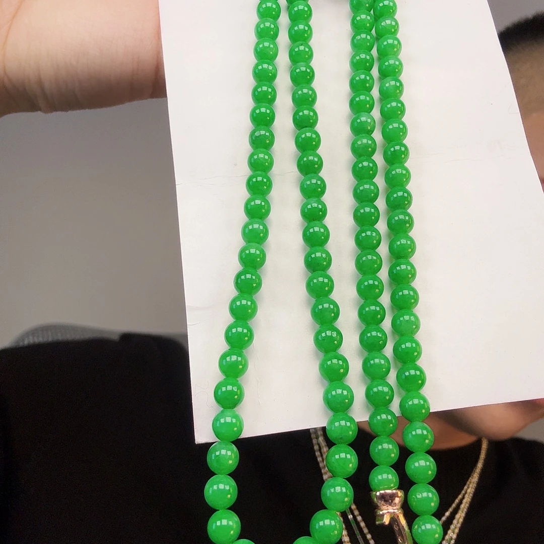 花***0翡翠未镶嵌颈饰一件