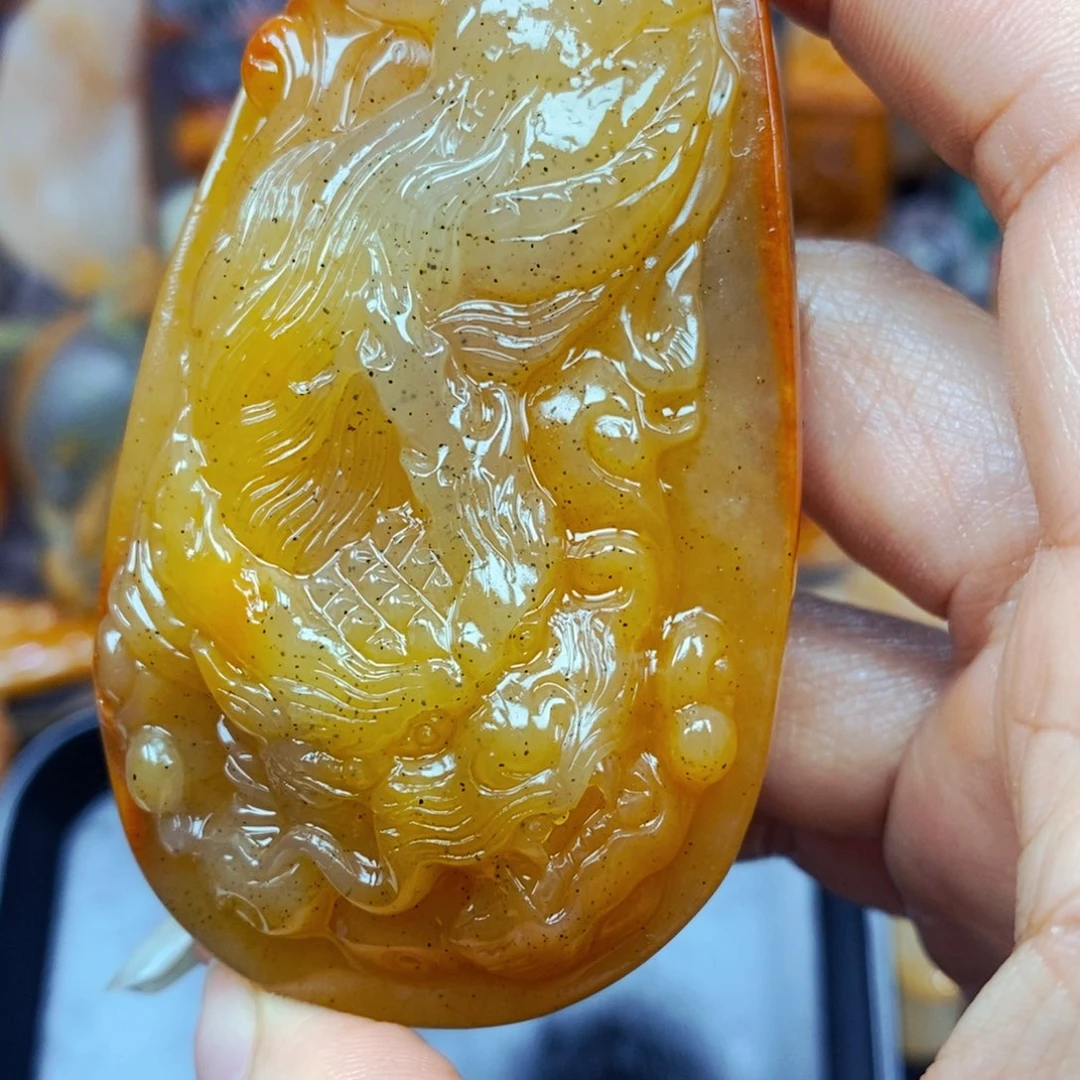 石英质玉（黄龙玉）未镶嵌颈饰