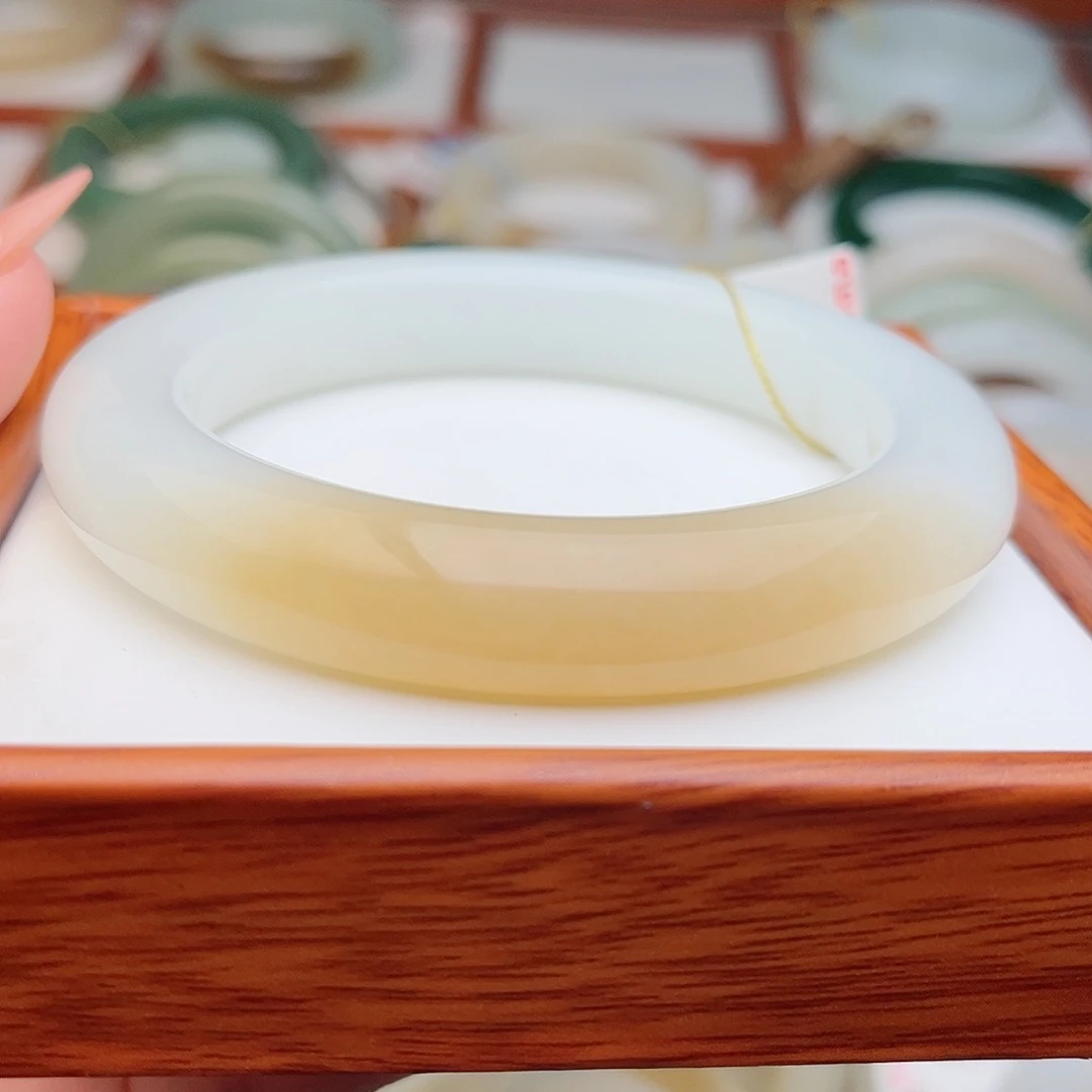 和田玉未镶嵌手镯60