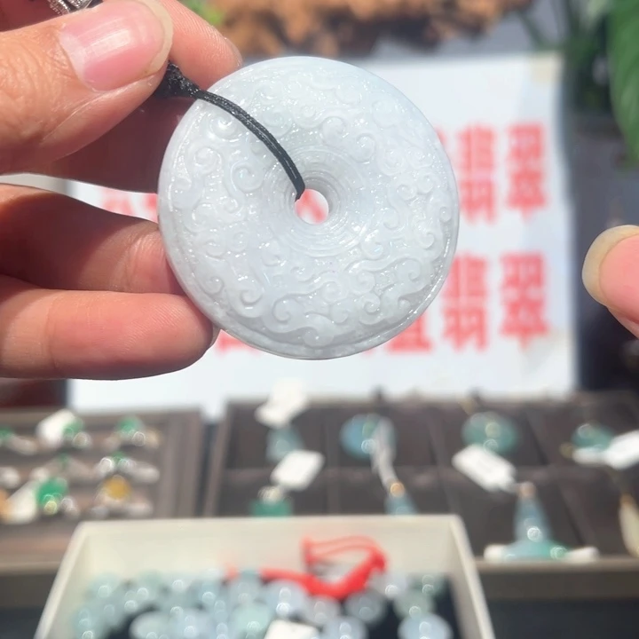 翡翠未镶嵌颈饰缅甸吊坠