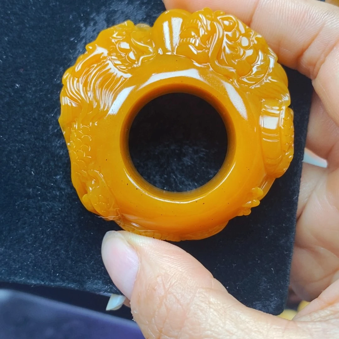 未镶嵌石英质玉（黄龙玉）颈饰