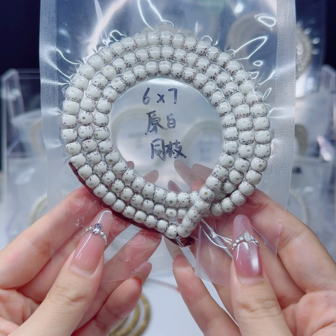 星月菩提吊坠7*6原白老型带月贯通