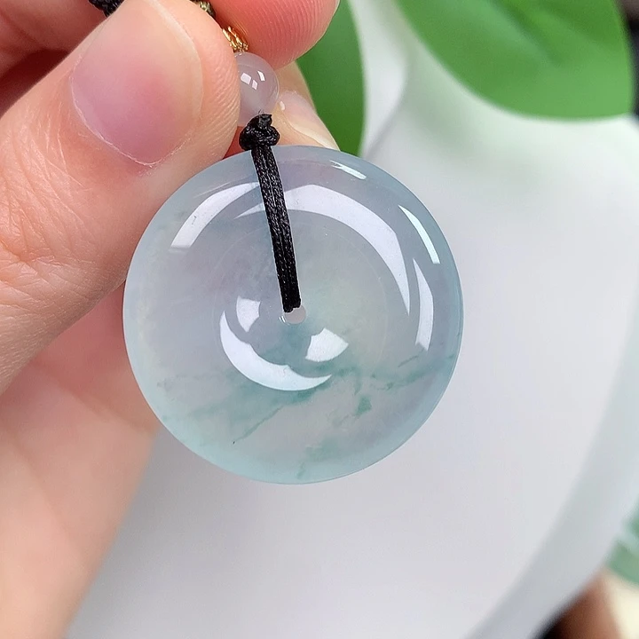 翡翠未镶嵌颈饰平安扣