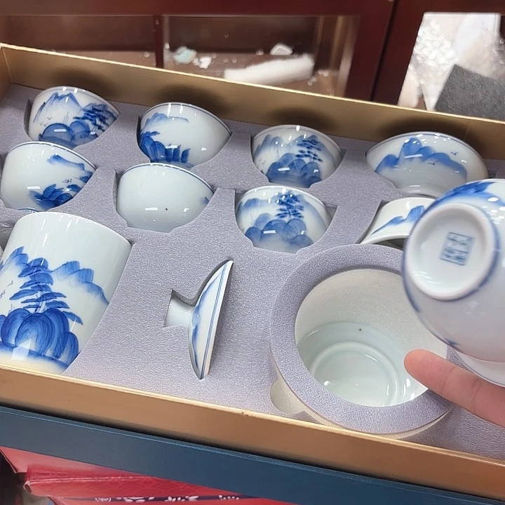 孤品茶具套装等。
