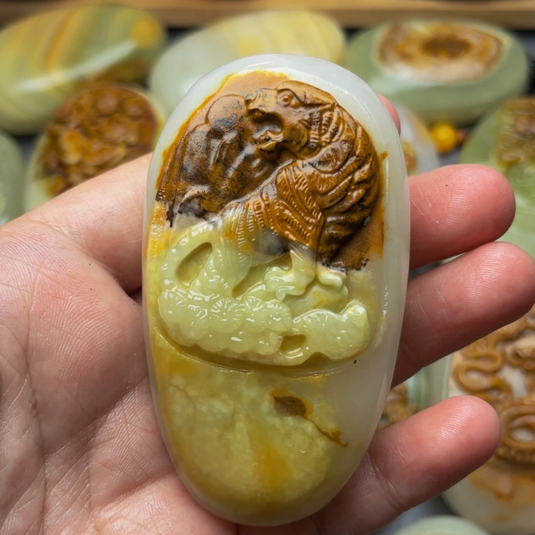 石材方解石手把件虎