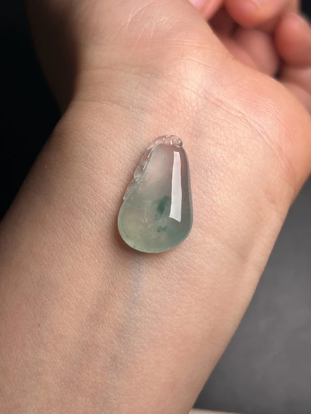 天然翡翠A货冰种飘花福瓜吊坠