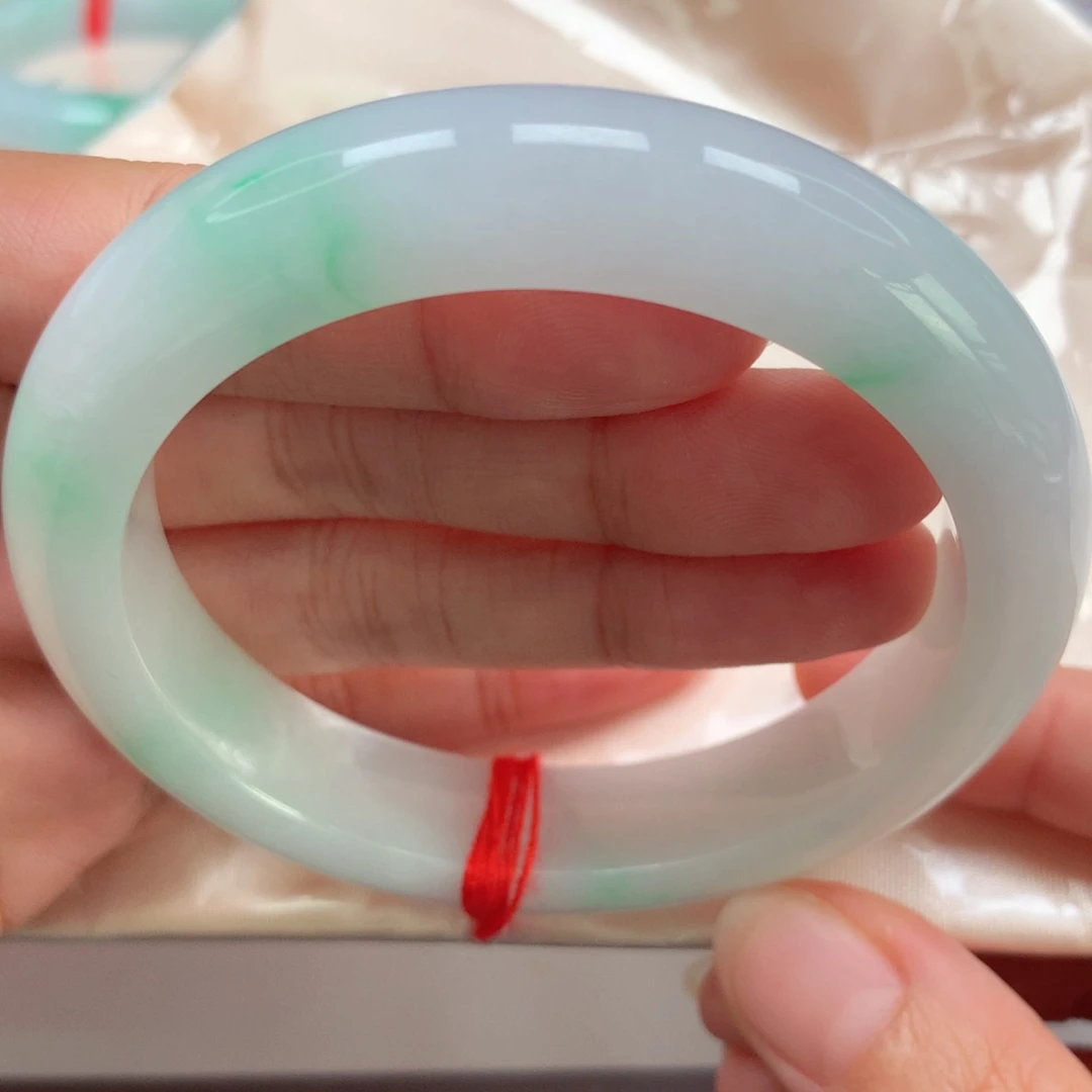 翡翠未镶嵌手镯宽版厚装白底青