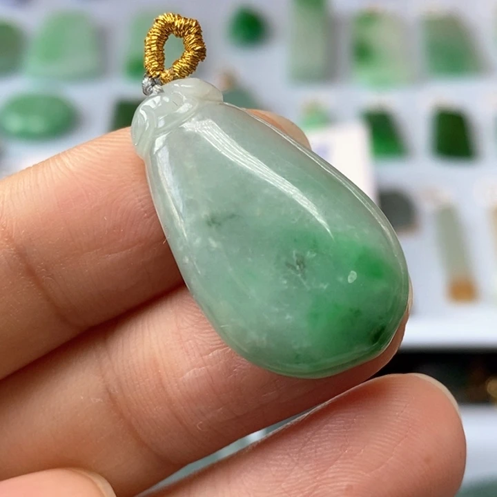 翡翠颈饰未镶嵌好