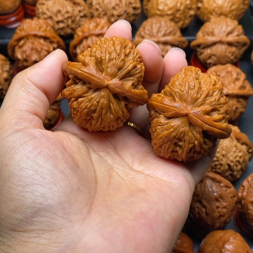 【闪购商品】文玩核桃把件41球白