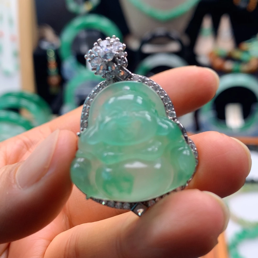 颈饰未镶嵌石英质玉