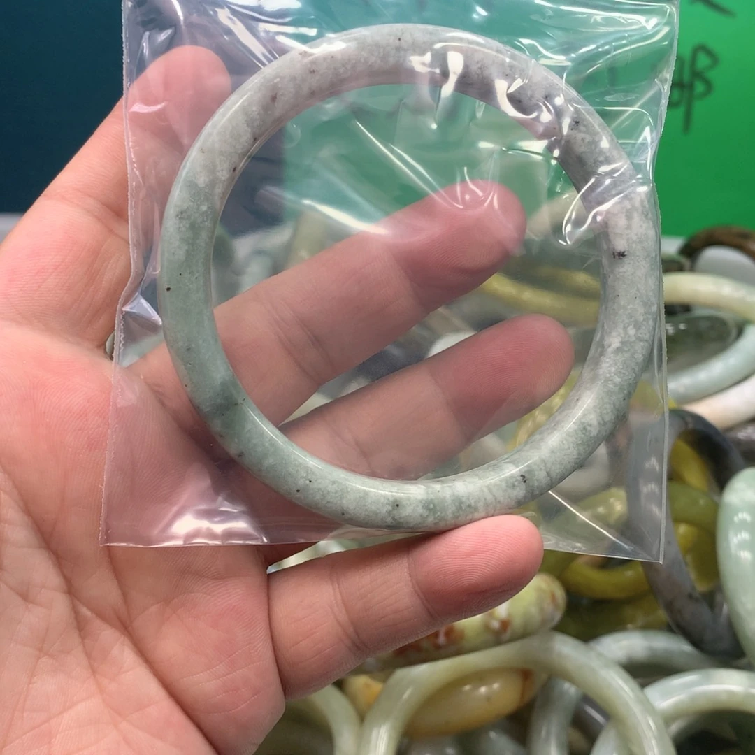一****蛇纹石玉未镶嵌手镯