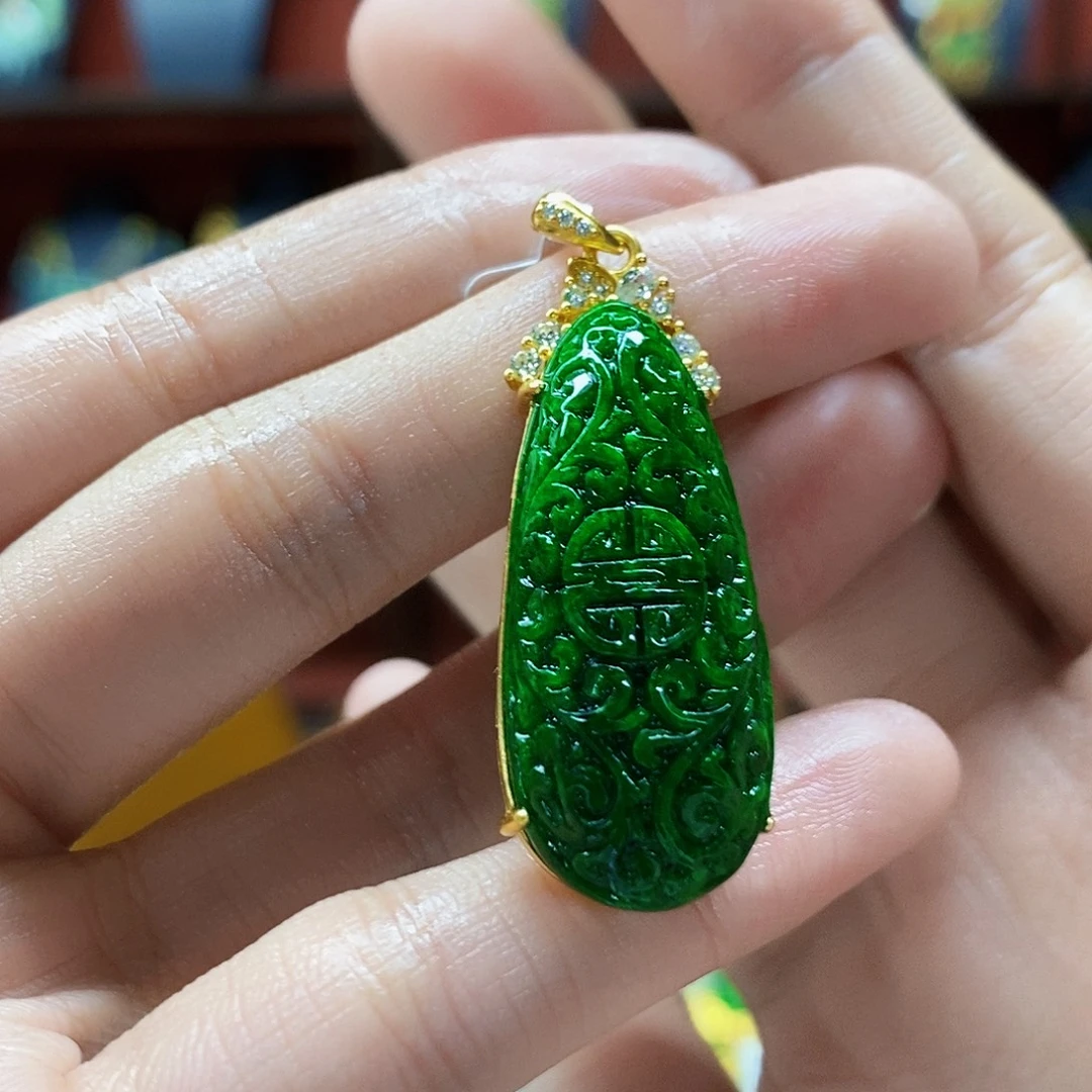 翡翠未镶嵌颈饰水滴吊坠