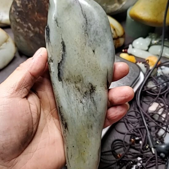 和田玉未镶嵌把件