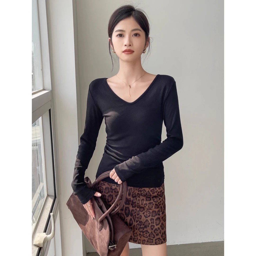V领黑色打底衫女2025新款春秋修身长袖t恤露背设计感内搭上衣显瘦