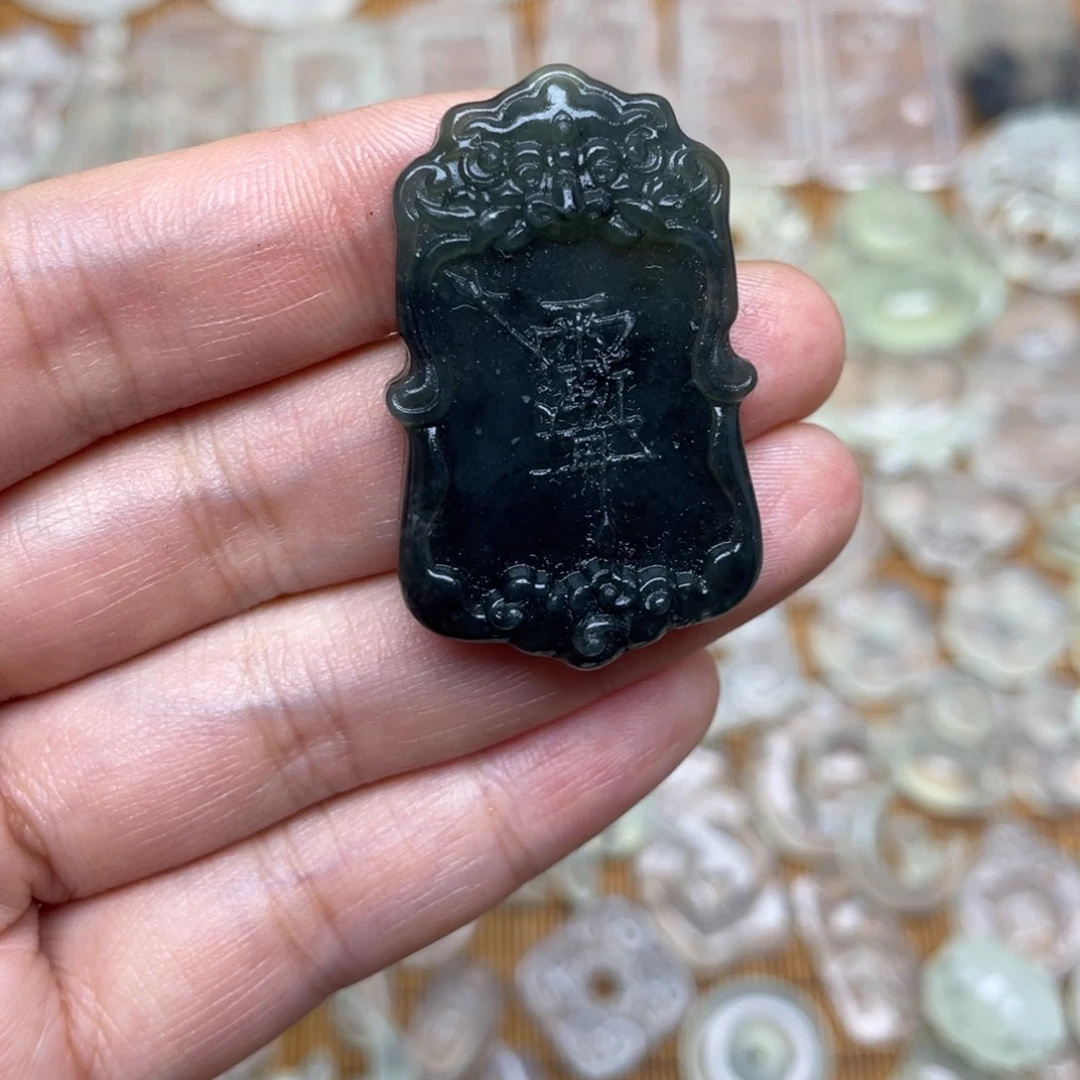 未镶嵌蛇纹石玉颈饰