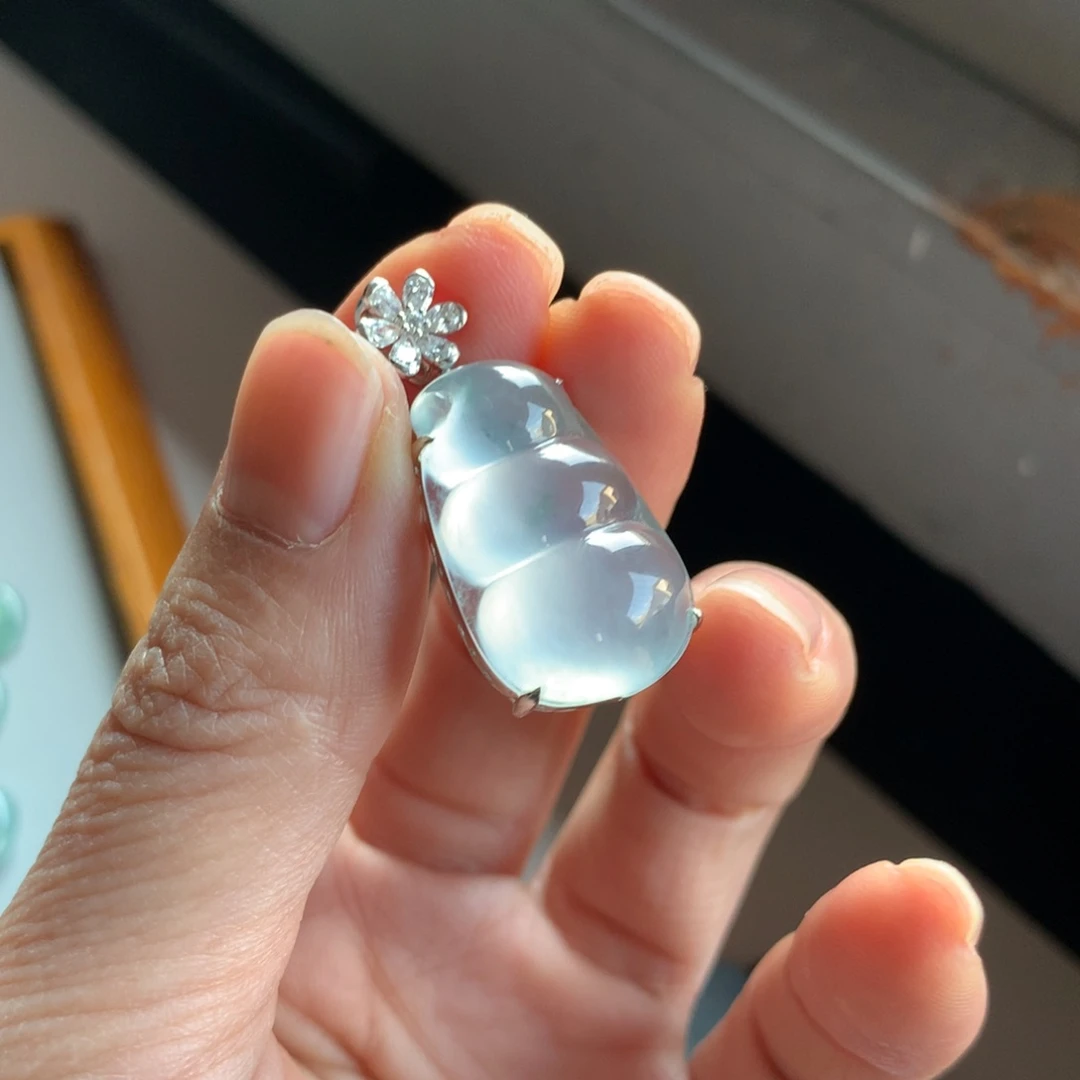 翡翠颈饰18K金镶嵌天然缅甸翡翠吊坠