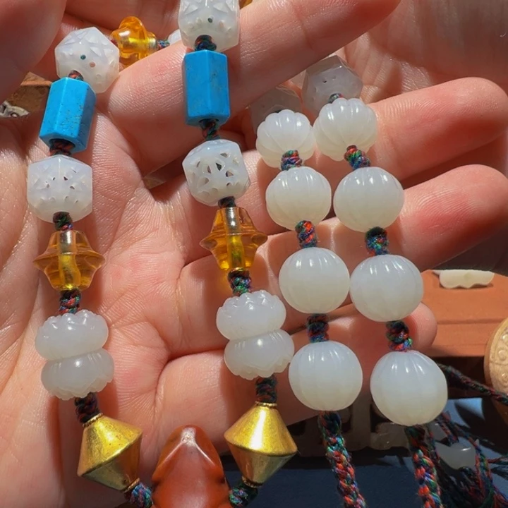 悠***客和田玉未镶嵌颈饰