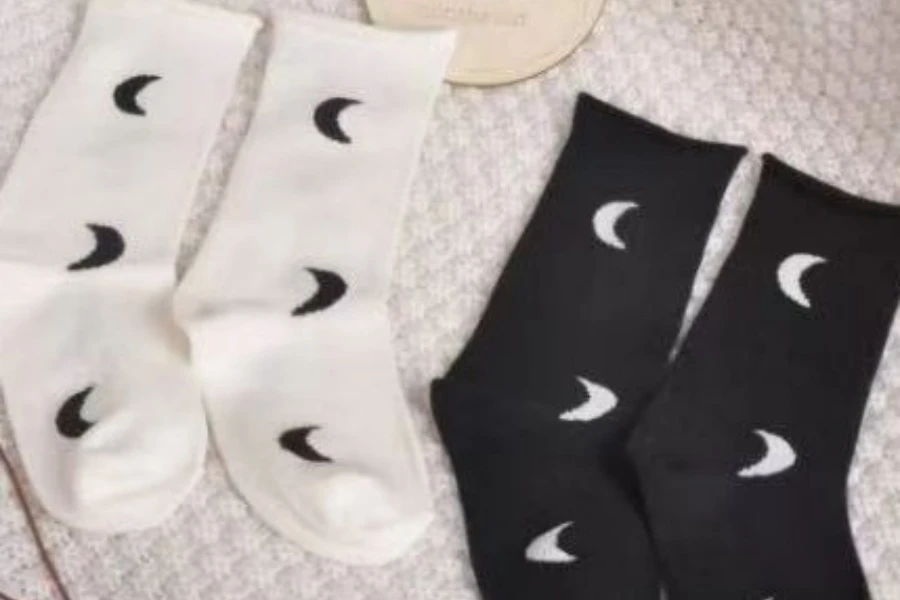 薄款中筒袜子月亮儿童可爱透气夏季白色运动百搭黑白