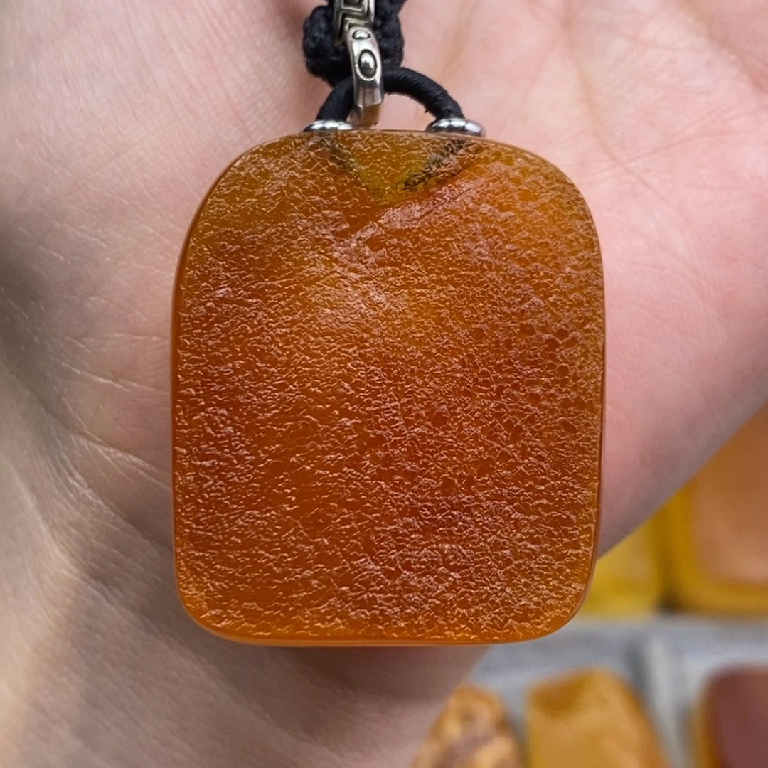 琥珀吊坠(赠链)未镶嵌